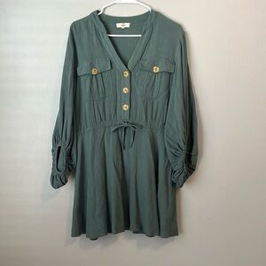 Loose fit green dress with puffy sleeves